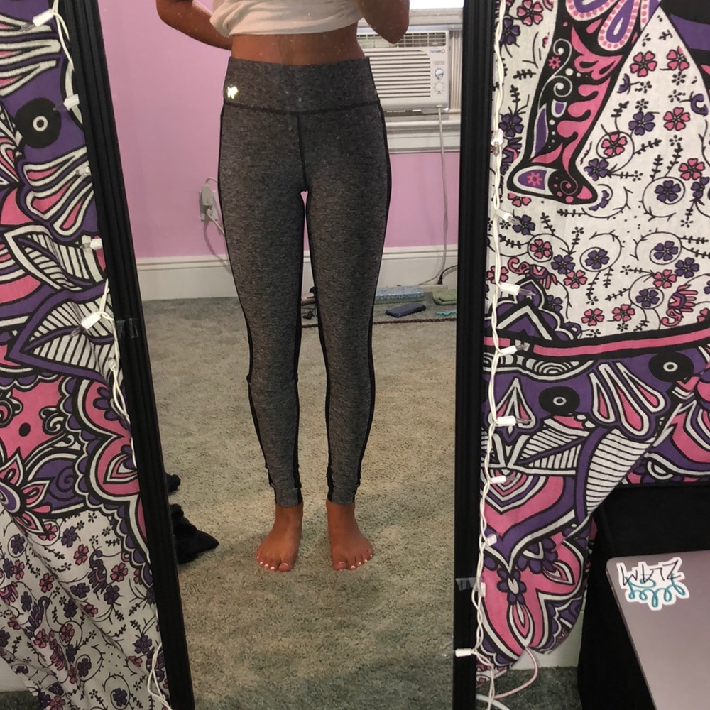 PINK yoga leggings
